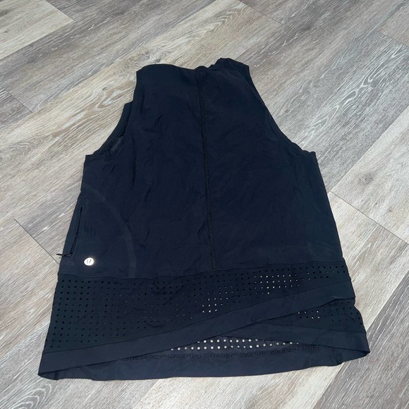 Lululemon Black Mesh Sleeveless Top Size 6 - Picture 3 of 4